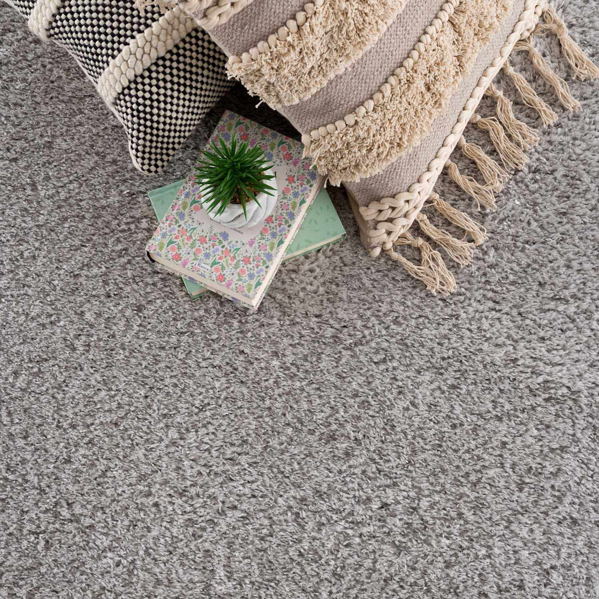 Lunaro Gray Subtle Wavy Abstract Modern Minimalist Polyester Machine Woven Area Rug